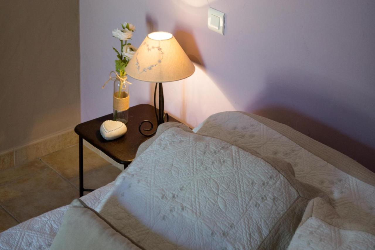 Bed and Breakfast Le Bouquet De L Aromate Joucas Exterior foto